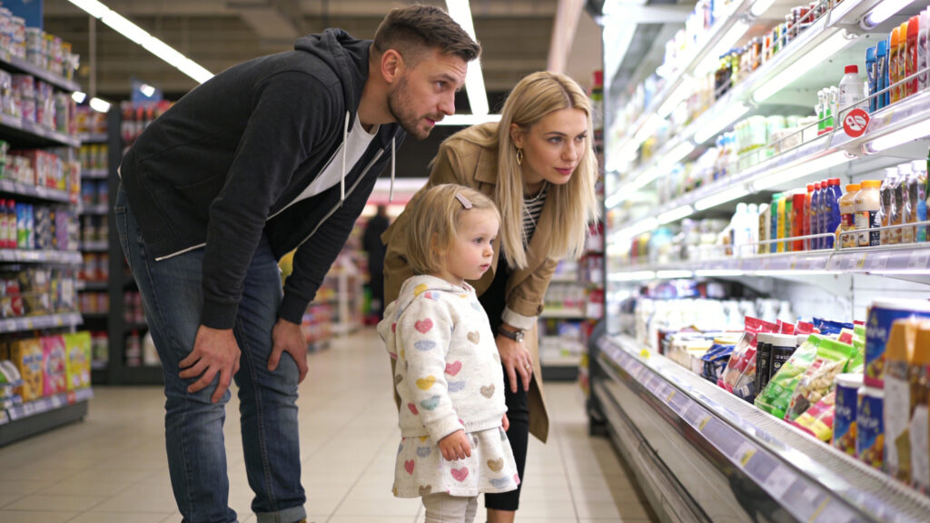 消费者在商场购物观察品牌与产品趋势---Ultima Markets