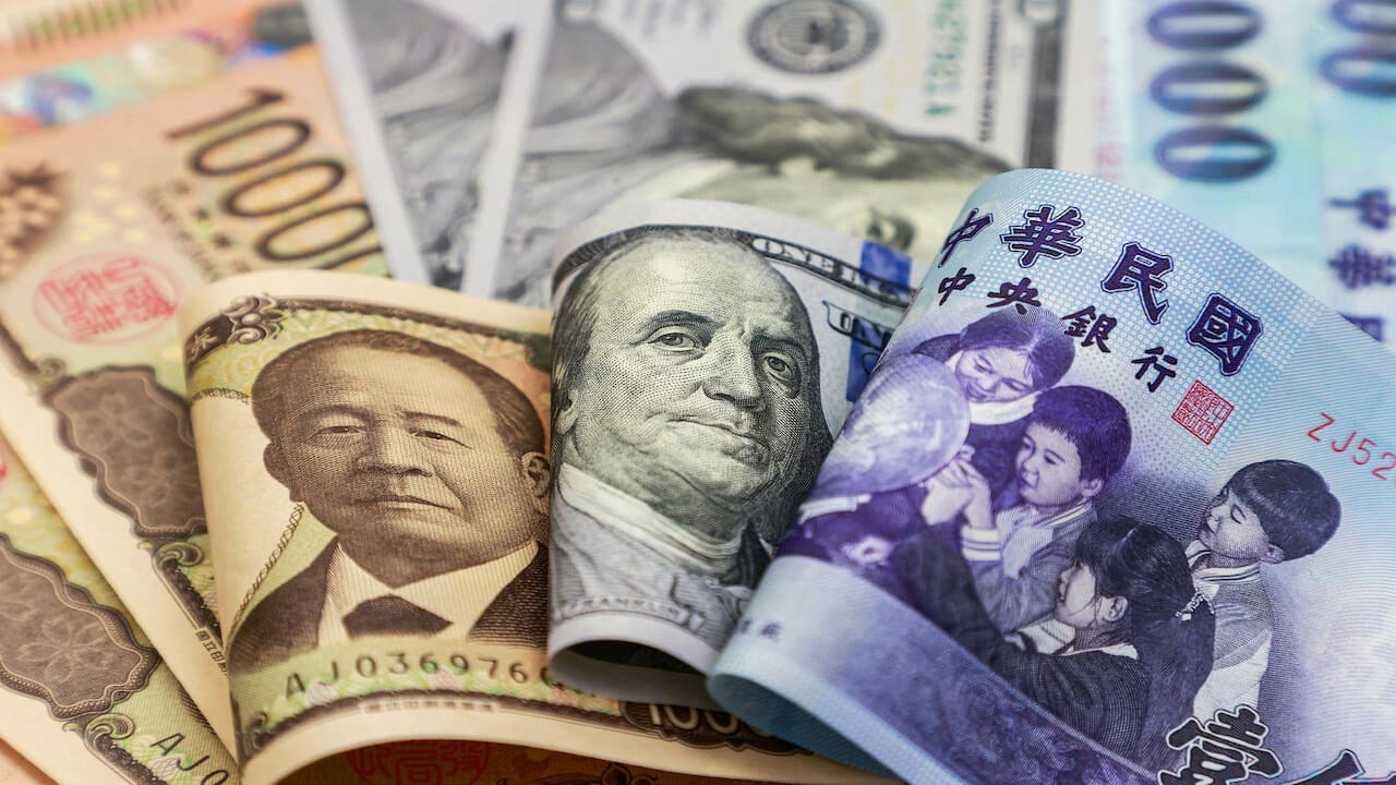 外幣現鈔存款 進行外幣現鈔存款主要有兩種管道