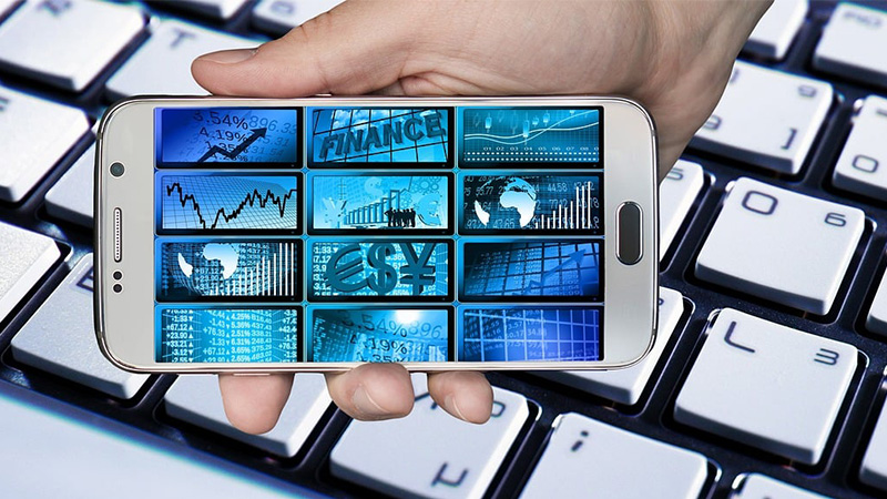 Exchange Strategy Comparison for Travelers and Investors - Ultima Markets