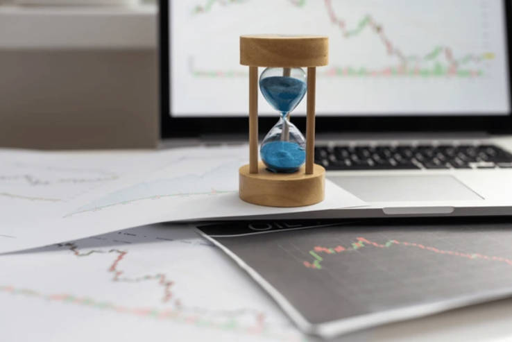 The scalping strategy gives you the opportunity to trade profits from minor price movements, accumulating to large returns in a day. - Ultima Markets