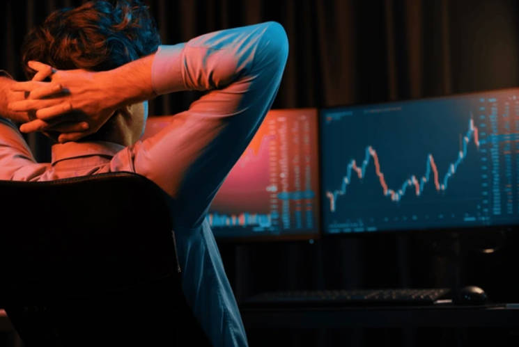 The scalping strategy is used by scalpers to execute many trades of minor price movements in a day. - Ultima Markets