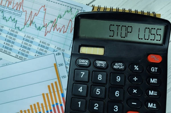 trailing stop loss is a good strategy for traders to control risk.