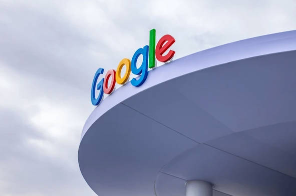 Oligopoly examples: Google and Meta for searching and data. - Ultima Markets