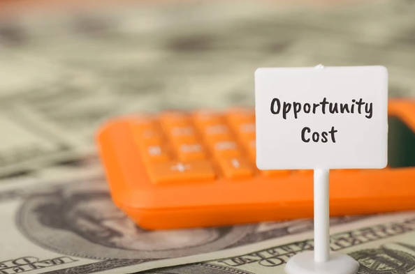 How to calculate opportunity cost with formula and example calculations. - Ultima Markets