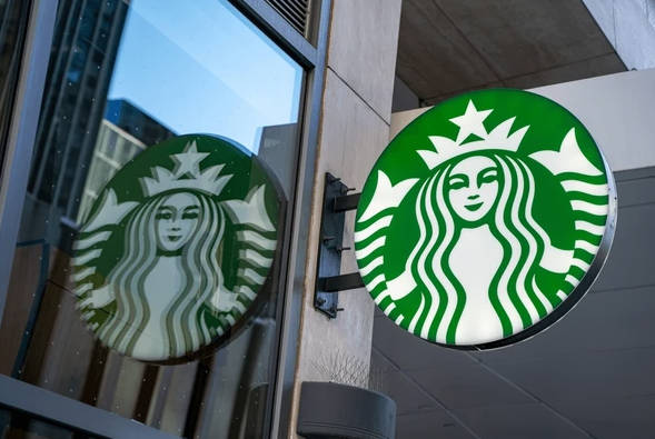 Starbucks remains the benchmark, but it no longer grows unchallenged. - Ultima Markets