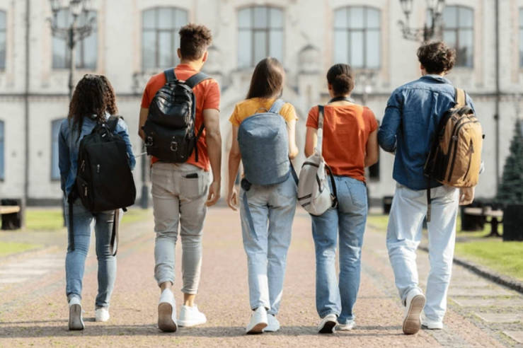 How old do you have to be to invest? In most countries, you need to be 18 years old. - Ultima Markets