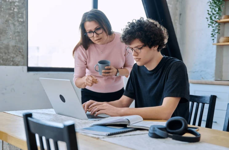 Even though minors cannot invest on their own, they can open custodial accounts or youth brokerage accounts under the supervision of a guardian. - Ultima Markets