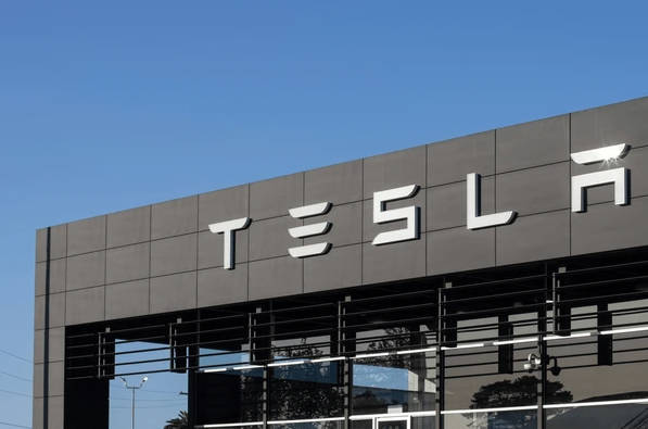 Tesla Stock Split History shows that Tesla has split twice. A 5-for-1 split in 2020 and 3-for-1 split in 2022. - Ultima Markets