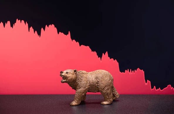 A bear market is a prolonged period in which asset prices are in a downward trajection consistently. - Ultima Markets
