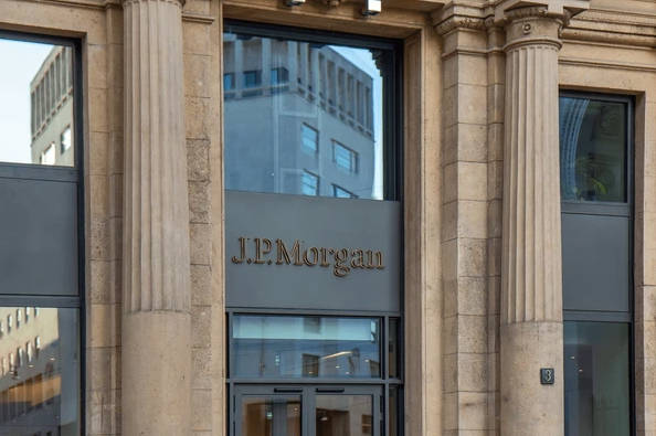 If your goal is income from Big Tech with lower volatility, JEPQ is a sensible, mainstream choice. - Ultima Markets