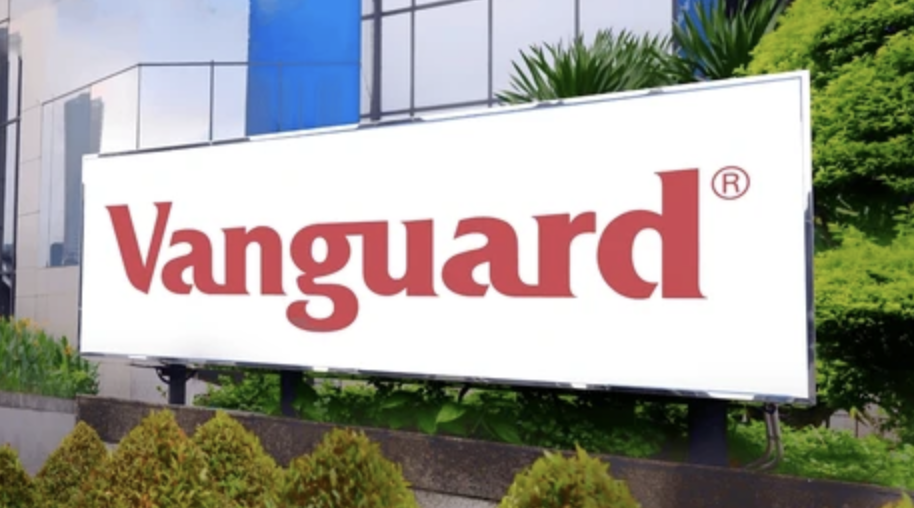 Screenshot 2025-11-14 at 61857 PM | Ultima Markets VOO is the better option for buy and hold investors. - Ultima Markets