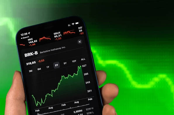 bh3 | Ultima Markets Berkshire Hathaway’s Class B shares (BRK.B) were created specifically to make it the share more accessible for smaller investors. - Ultima Markets