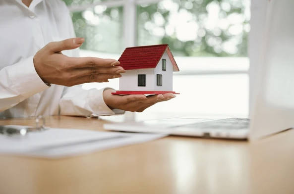 re1 | Ultima Markets Mortgage rates are high so you should consider carefully about investing in real estate vs stocks. - Ultima Markets