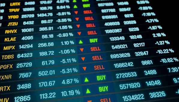 re2 | Ultima Markets Investing in Real Estate vs Stocks. Which one makes more money?