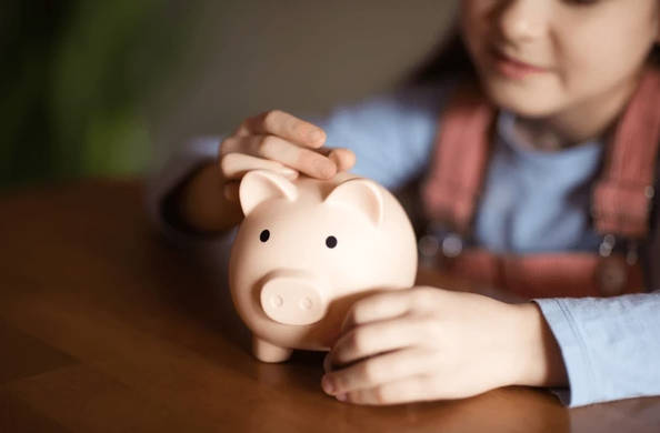 Understanding what is the advantage of starting to invest at a young age is really about understanding how powerful those early years are. - Ultima Markets