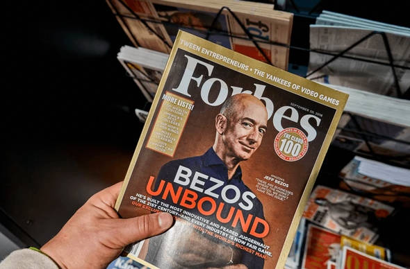 Jeff Bezos' wealth is tied to Amazon's stock price. - Ultima Markets