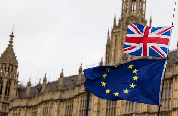 There are both pros and cons of brexit that affects the British Sterling.  - Ultima Markets