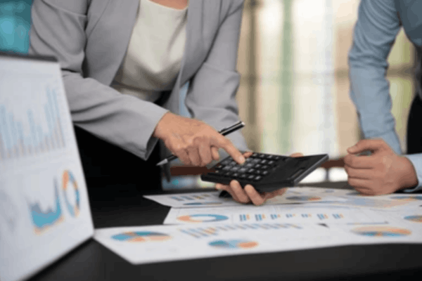 Sales and trading and investment banking are both key functions within financial institutions, but they serve different purposes. - Ultima Markets