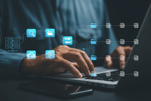 Centralized vs. Decentralized. - Ultima Markets