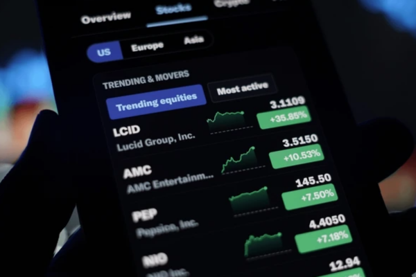 There isn’t a single universal formula for calculating swaps because brokers price them differently. - Ultima Markets