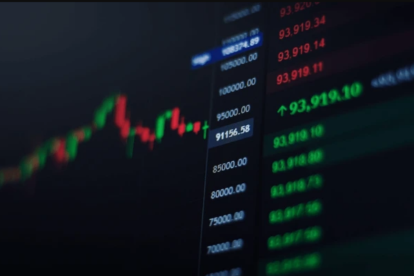 CFD trading offers numerous advantages, from leveraged exposure and bidirectional trading to cost efficiency, global market access, 24/5 liquidity, and mobile-first technology. - Ultima Markets